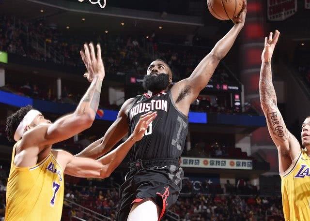  詹姆斯狂砍三双助湖人逆转击败掘金迎五连胜