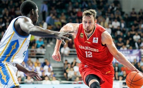  图卢兹防守反击战术执行到位取首胜  